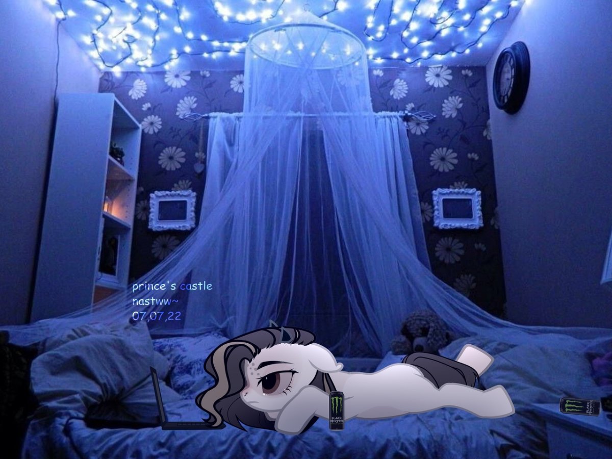 Комната вечером