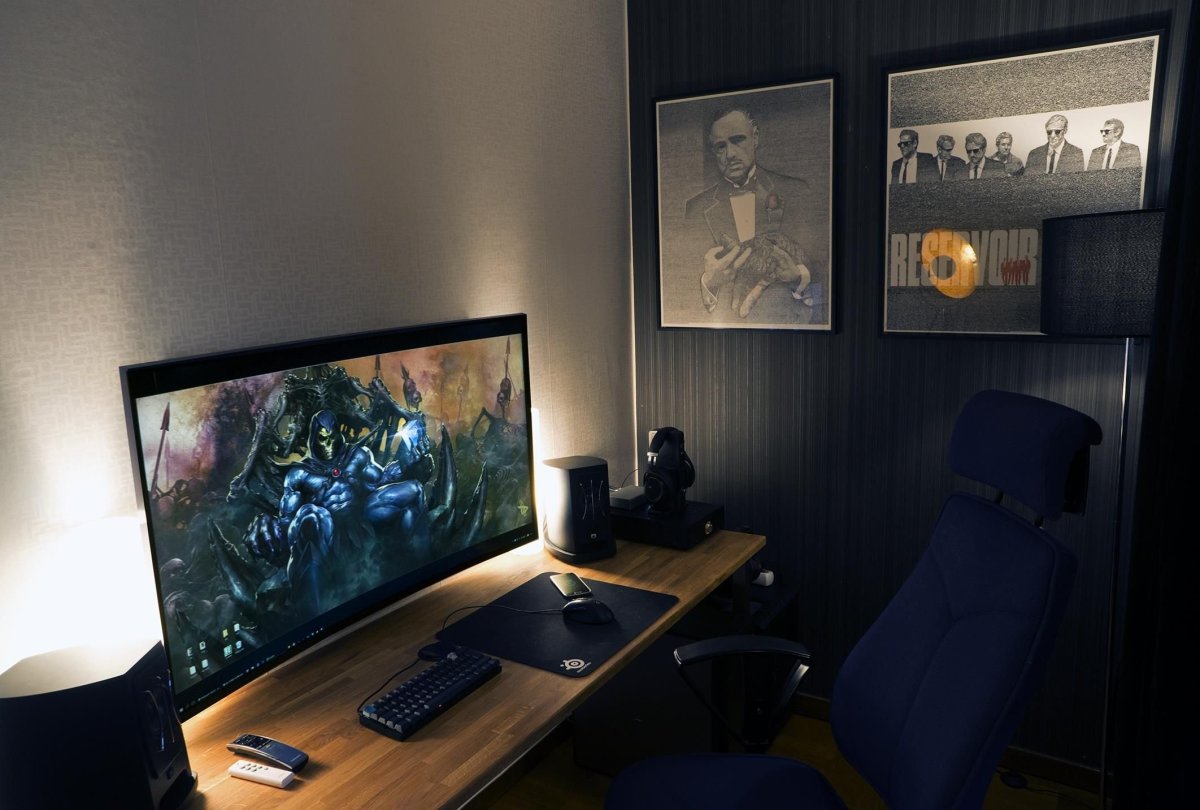 Интерьер комнаты с компьютером