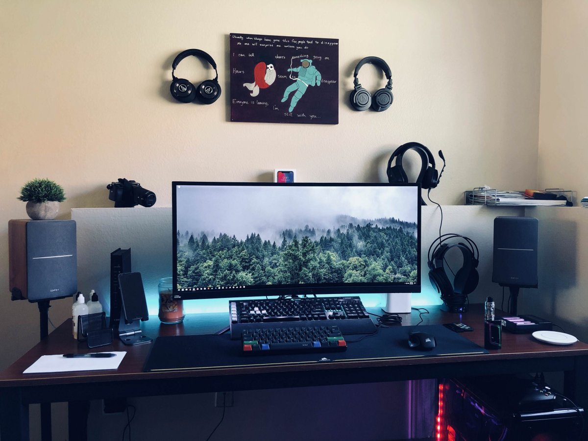 Рабочее место с компьютером