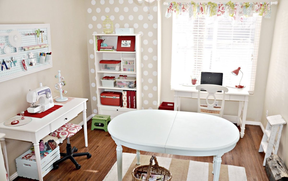 Швейный уголок в комнате