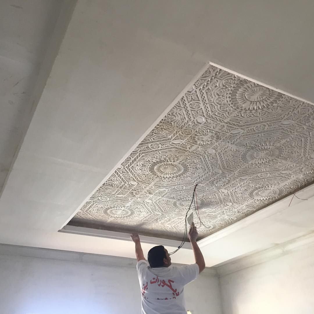 Плитка на потолок без швов