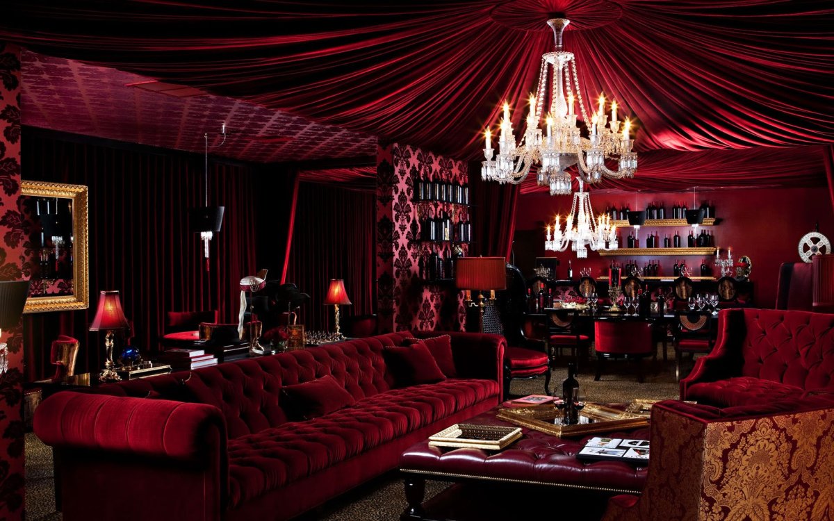 Клуб в готическом стиле