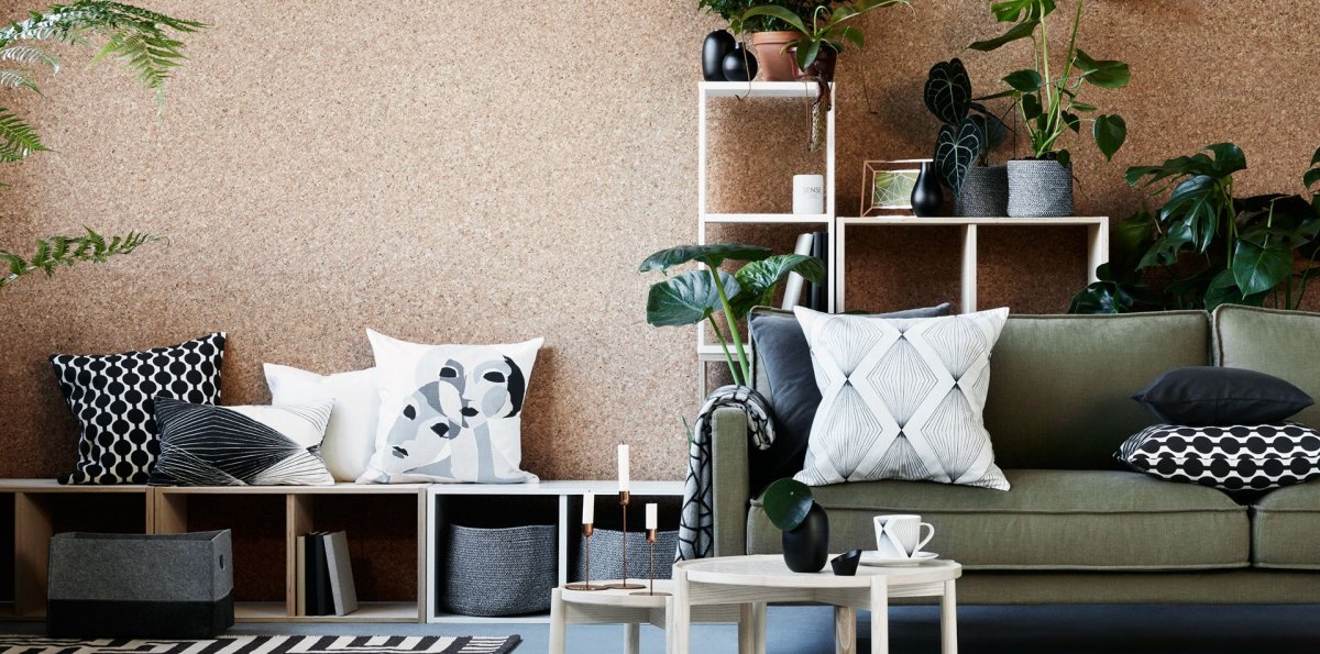 Серые и пробковая стена в интерьере