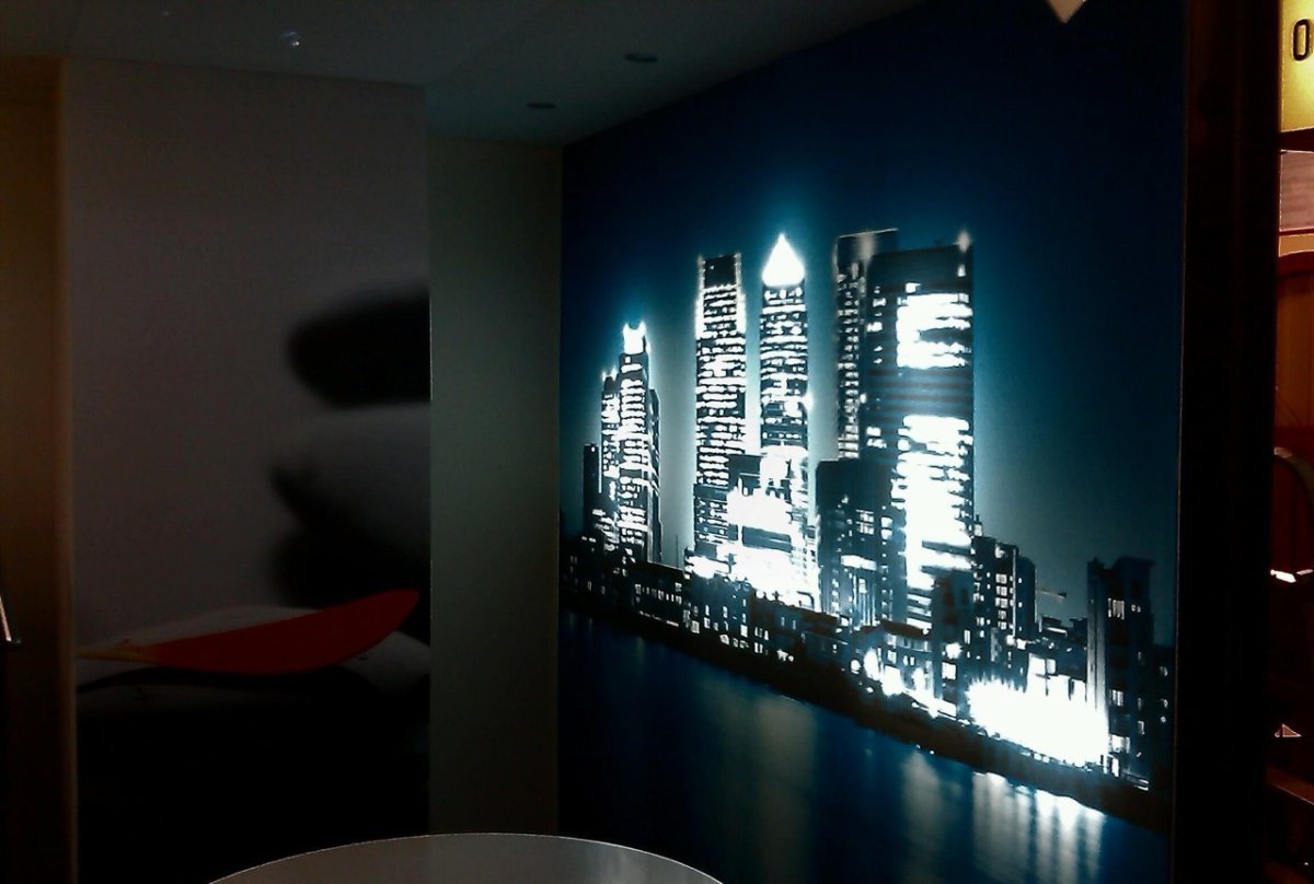 Натяжная стена с фотопечатью и подсветкой