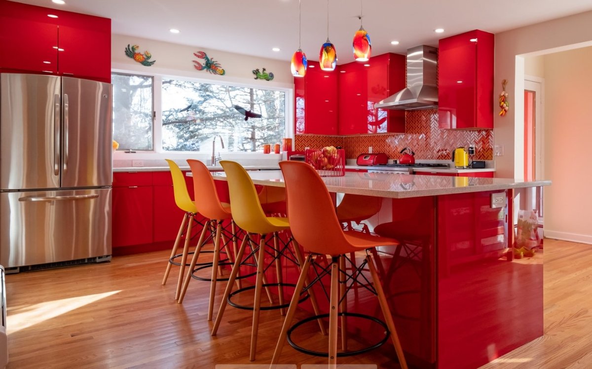 Мягкая мебель для кухни фото красного цвета