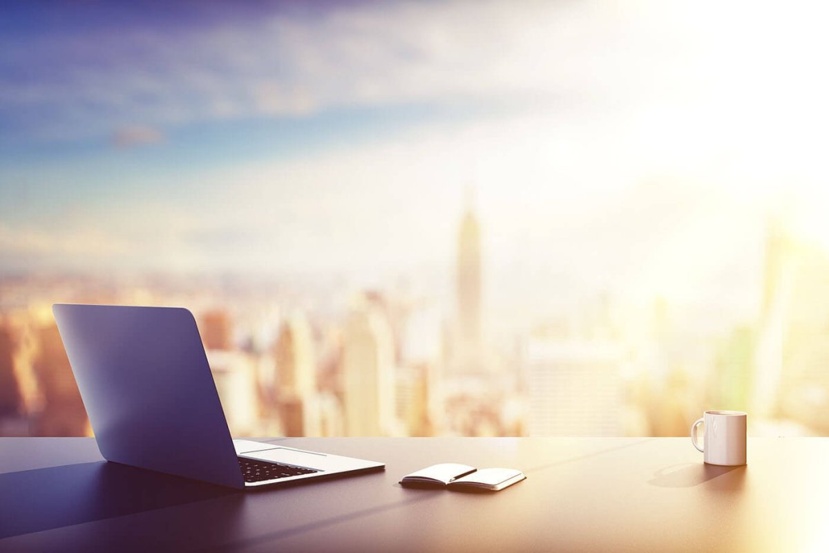 Офис с видом на город