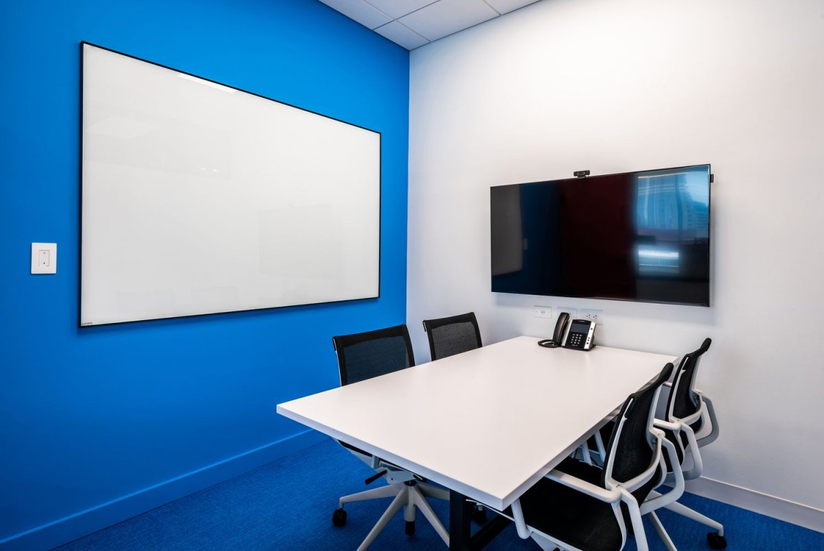 Обои офис синий