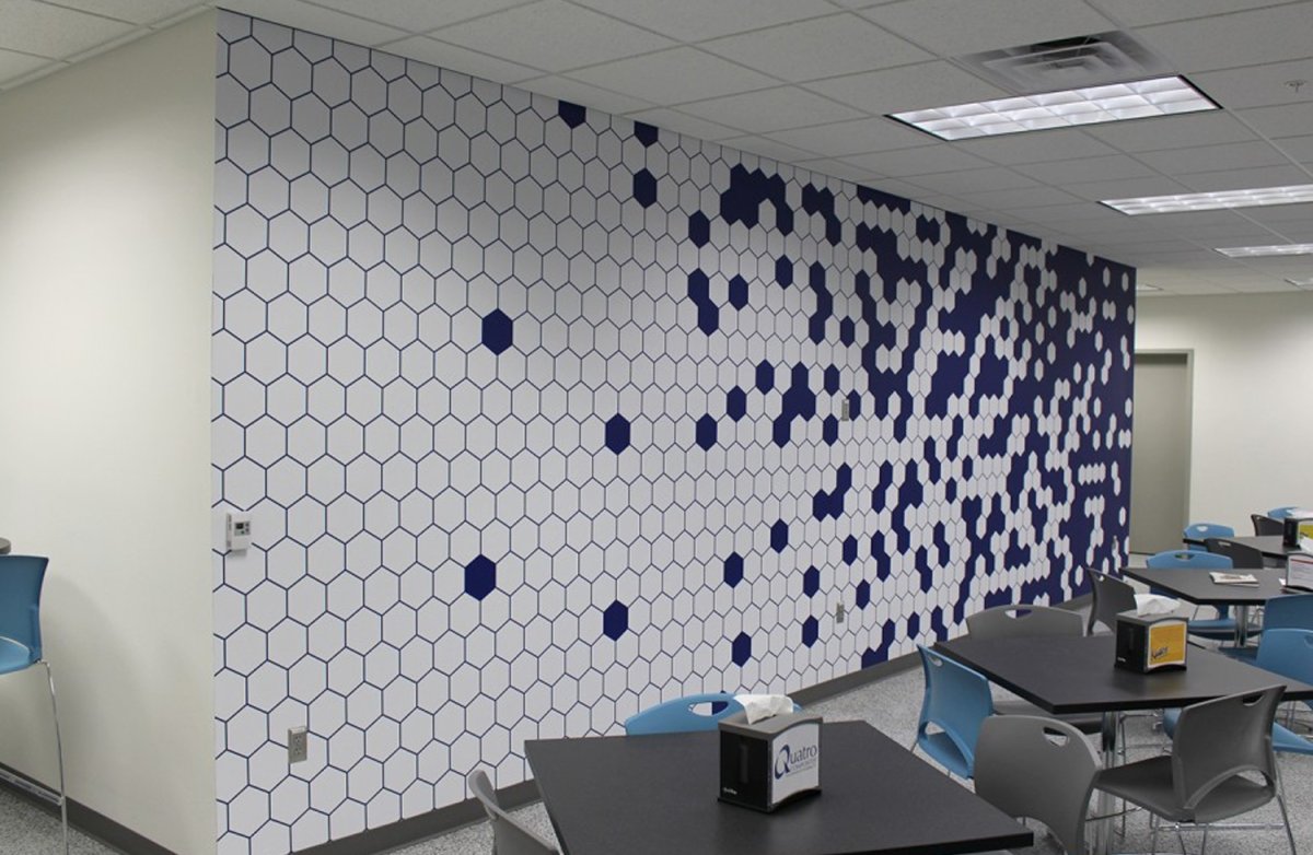 Декорирование стен тканью в офисе