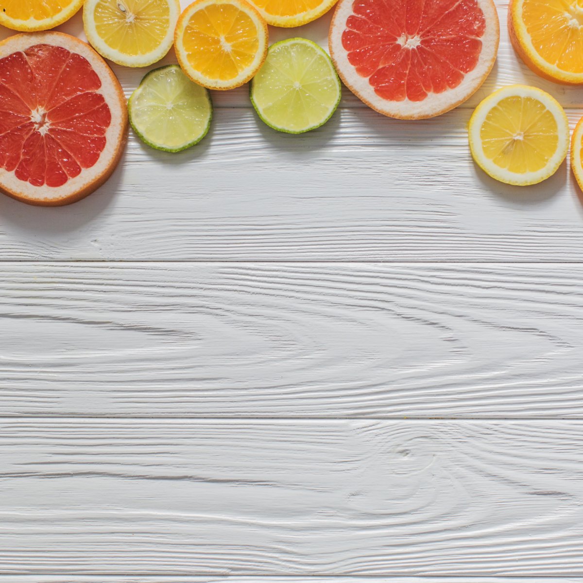 Фрукты на доске