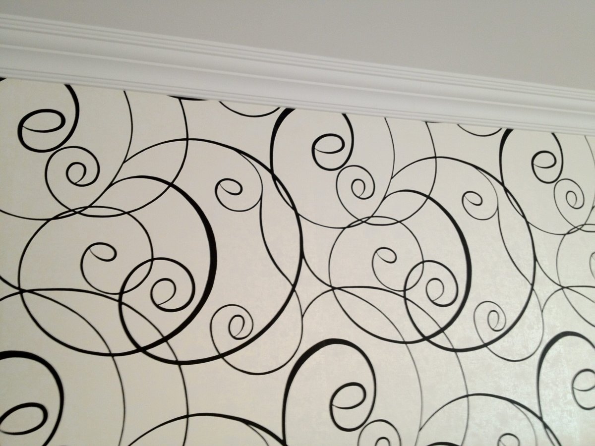 Обои для стен белые с черным рисунком