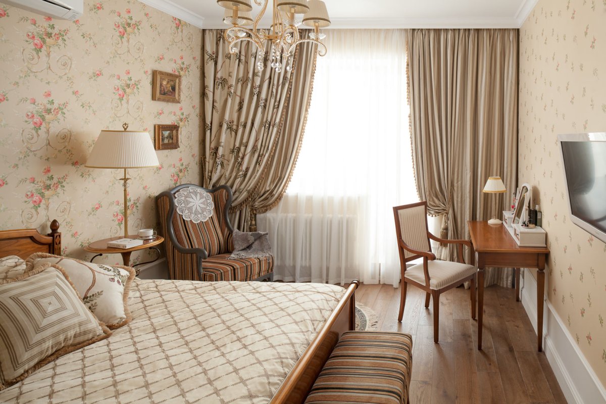 Небольшая спальня в английском стиле