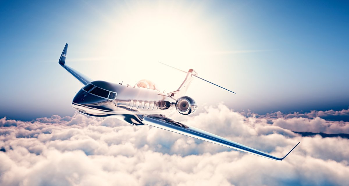 Самолет в небе