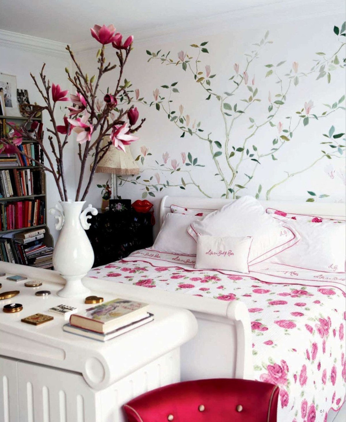 Обои в мелкий цветочек в интерьере