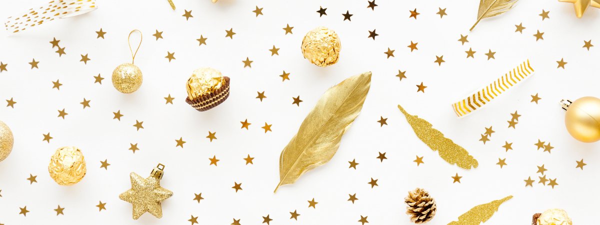 Новогодний фон золотой игрушки