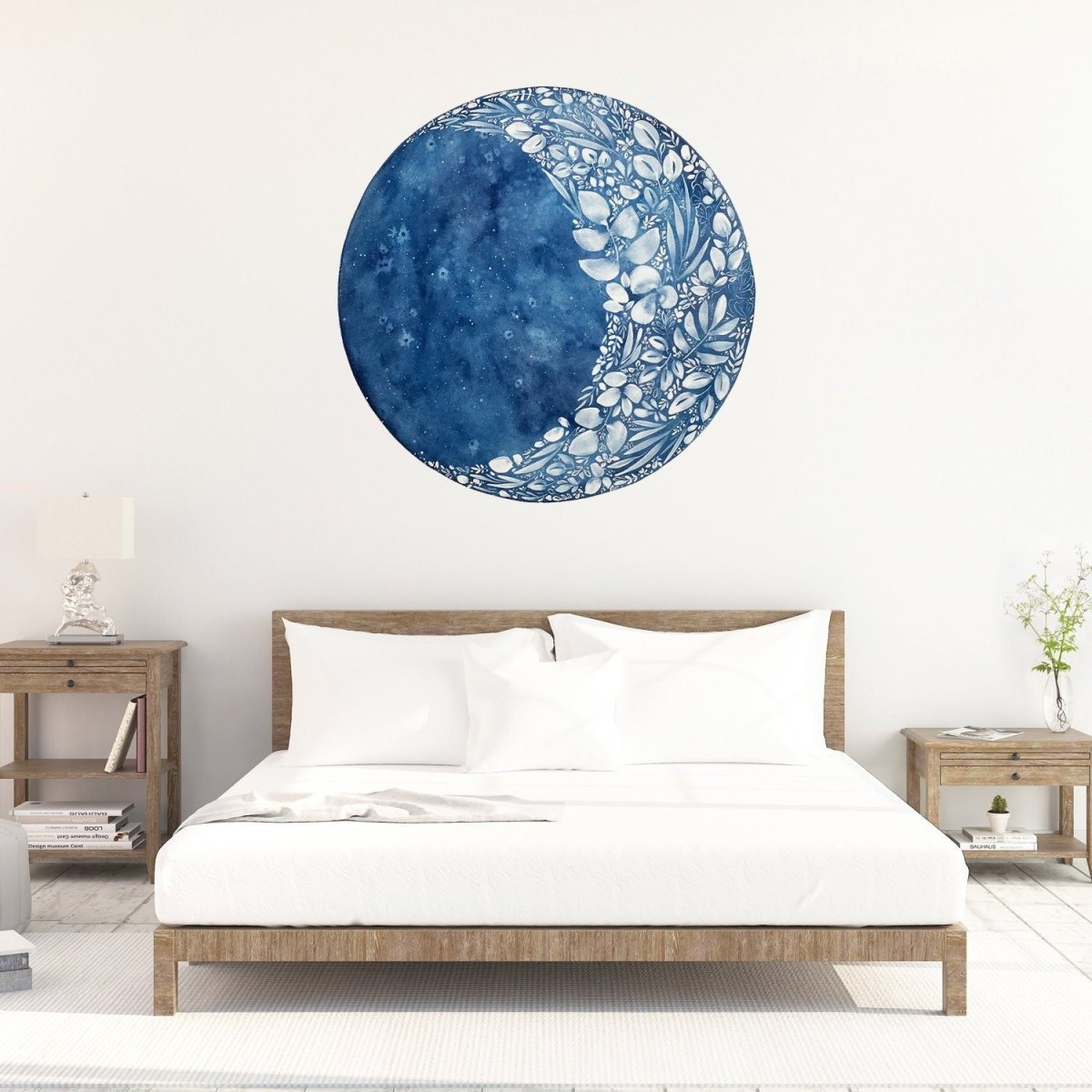 Луна на стене