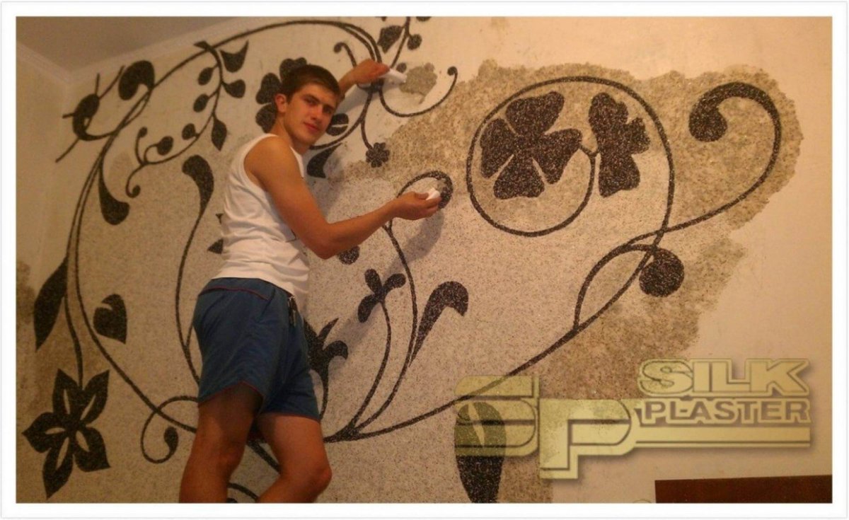 На жидких обоях оригинальный декор