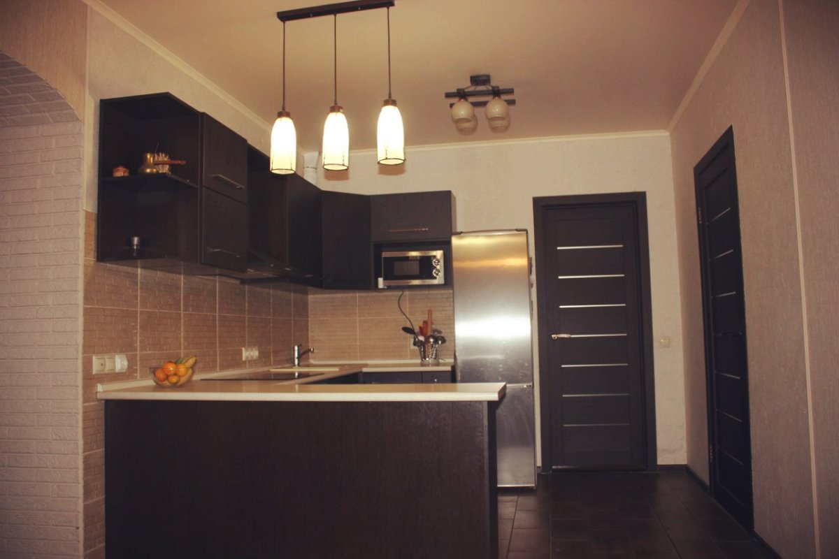 Жидкие обои в интерьере кухни