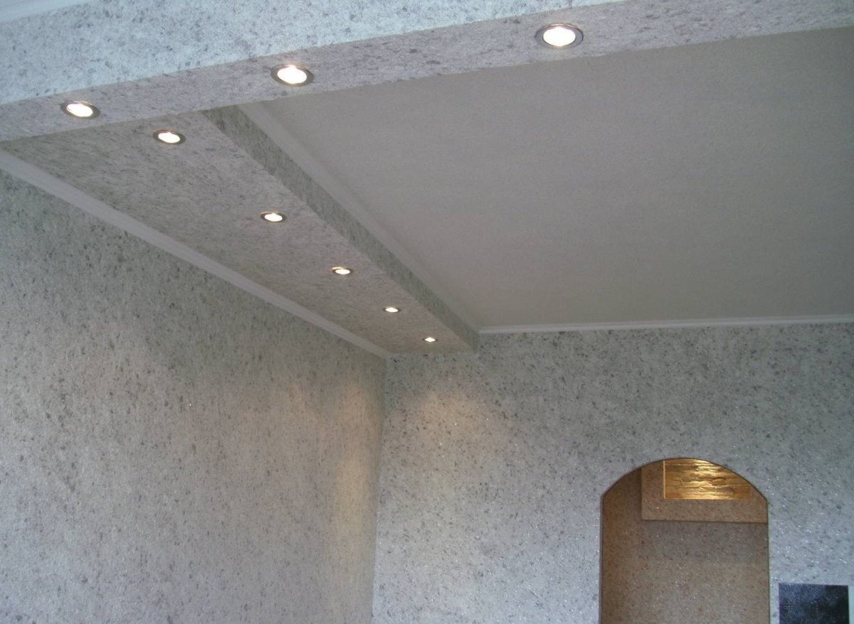 Отделка потолка жидкими обоями