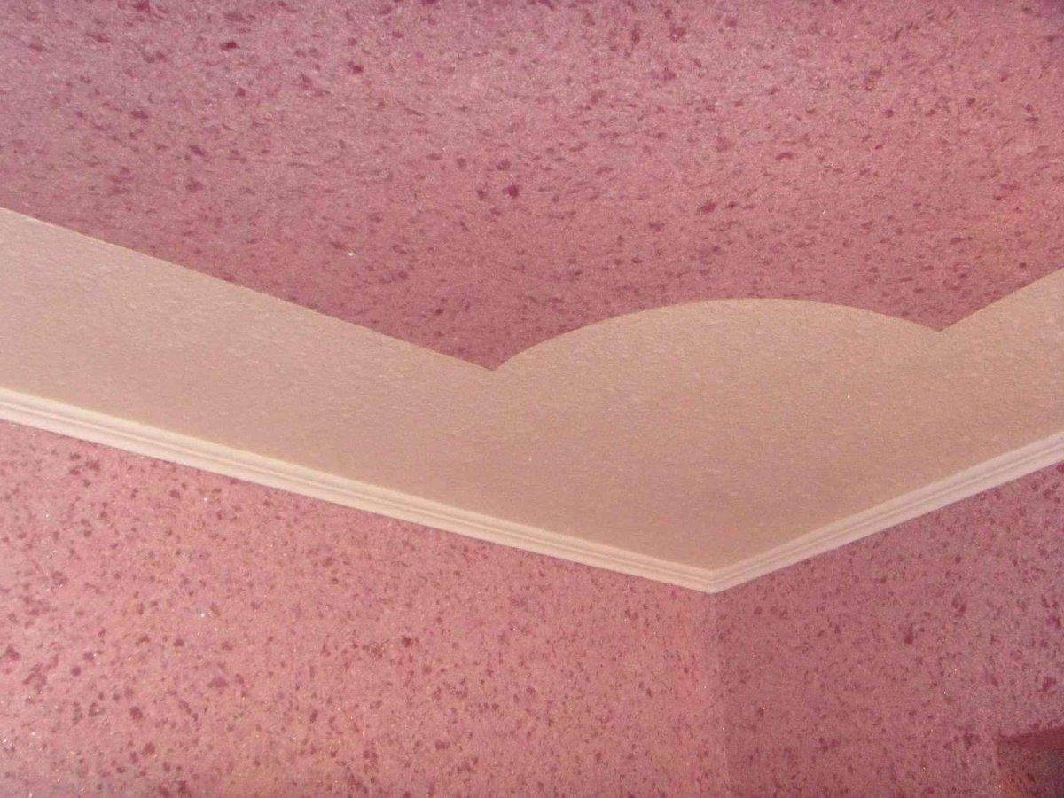 Отделка потолка жидкими обоями