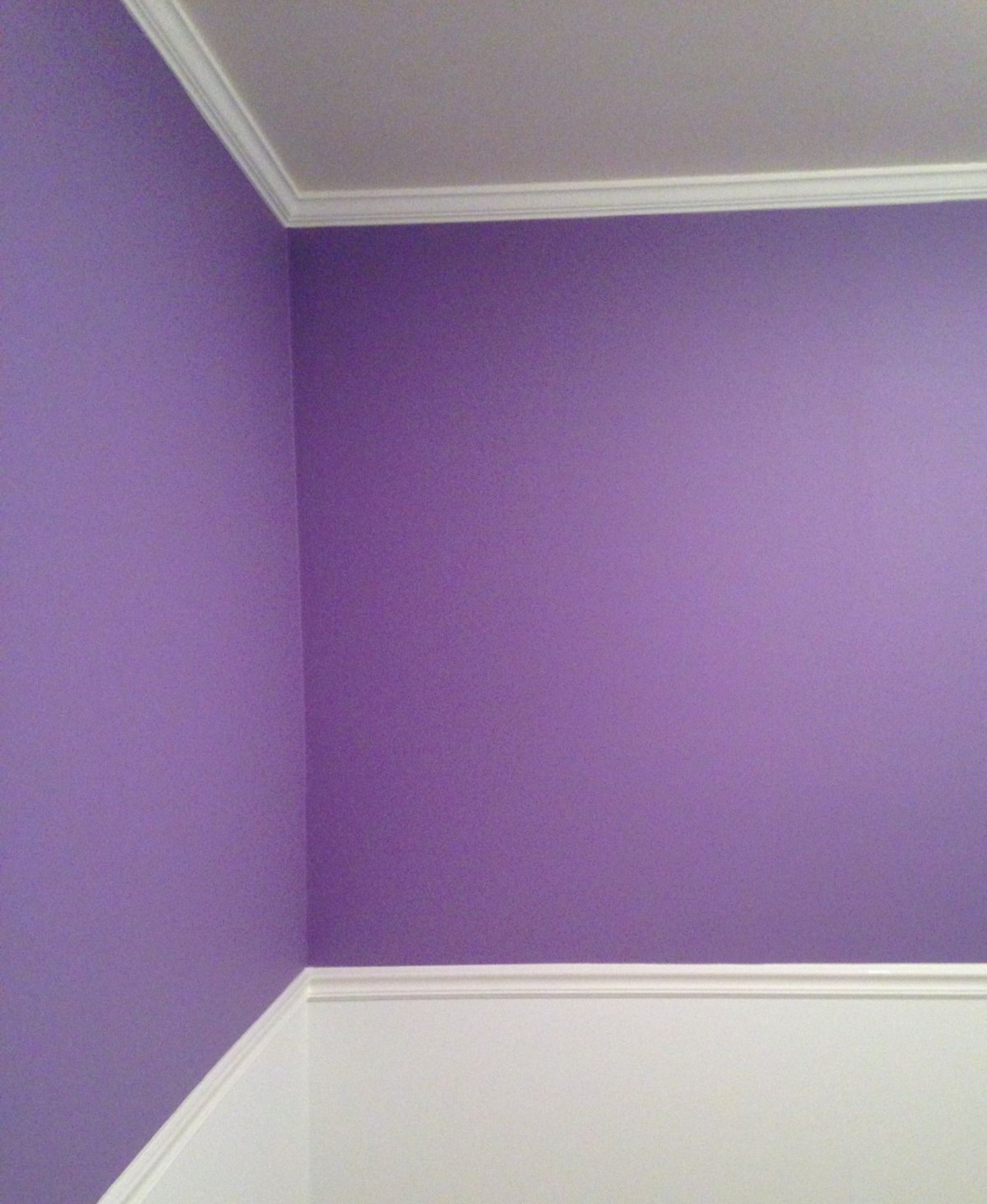 Сиреневая краска для стен