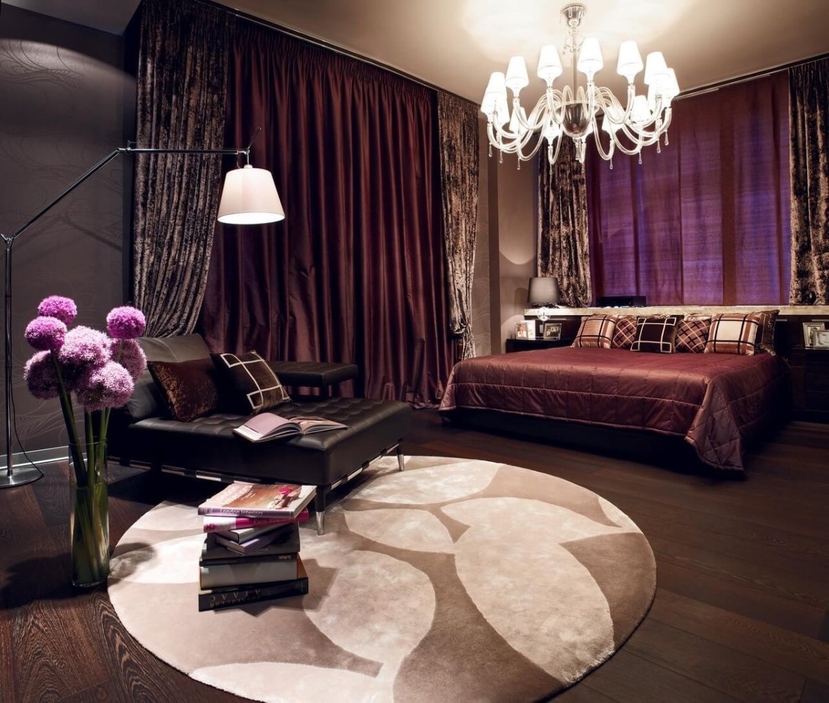 Спальня в бордово-коричневых тонах