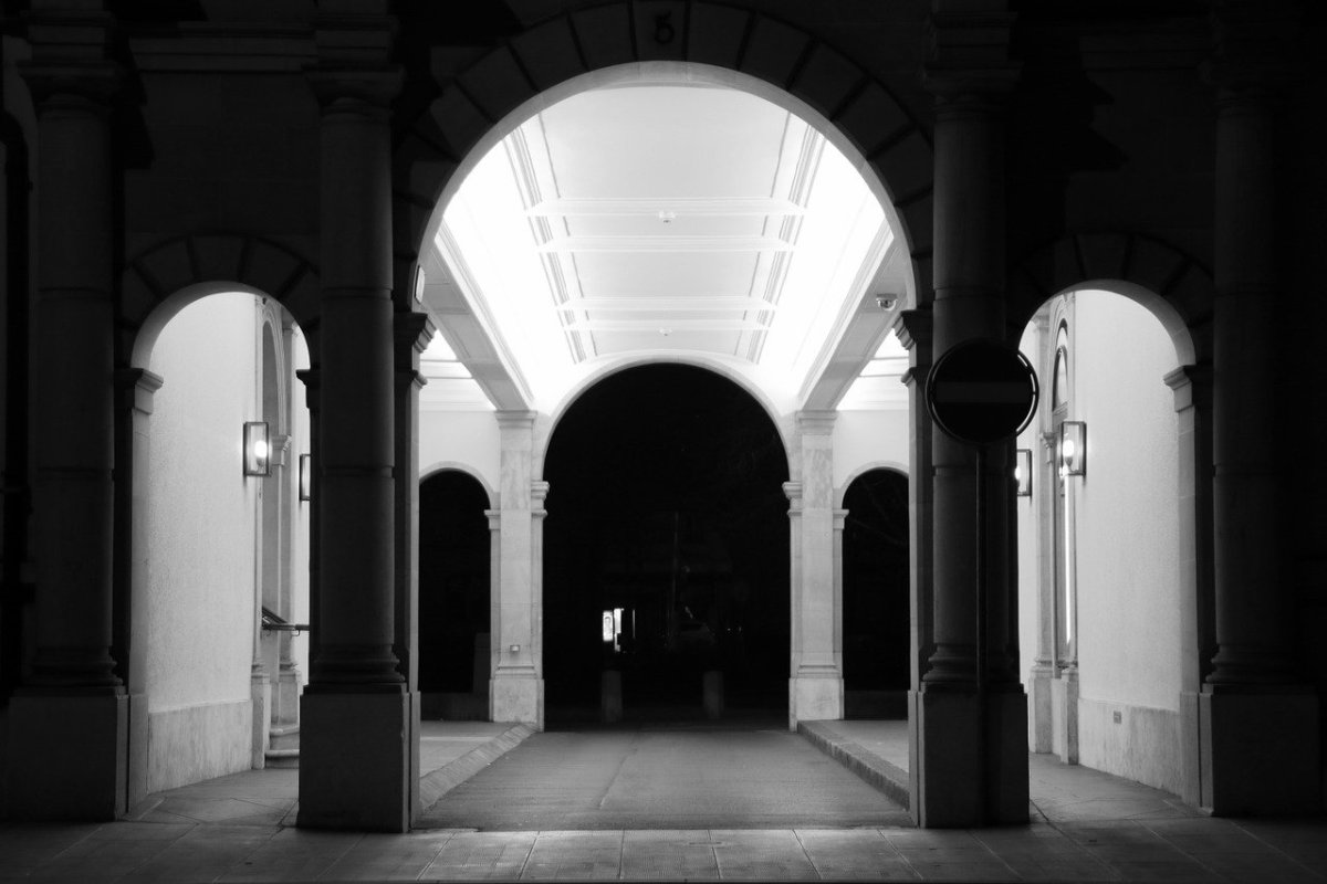 Арка в здании