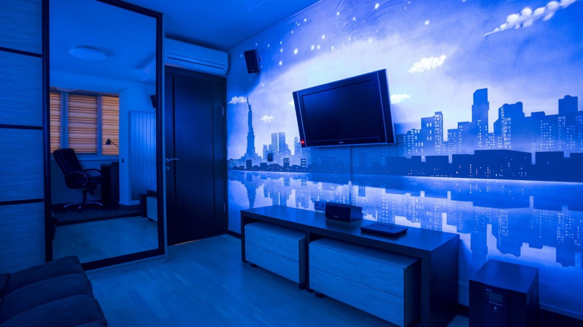 Комната с синей подсветкой