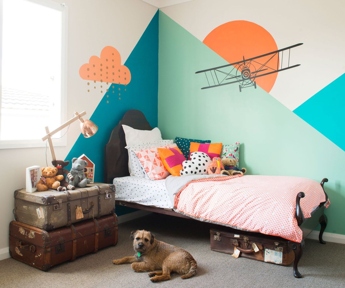 Разноцветные стены в детской