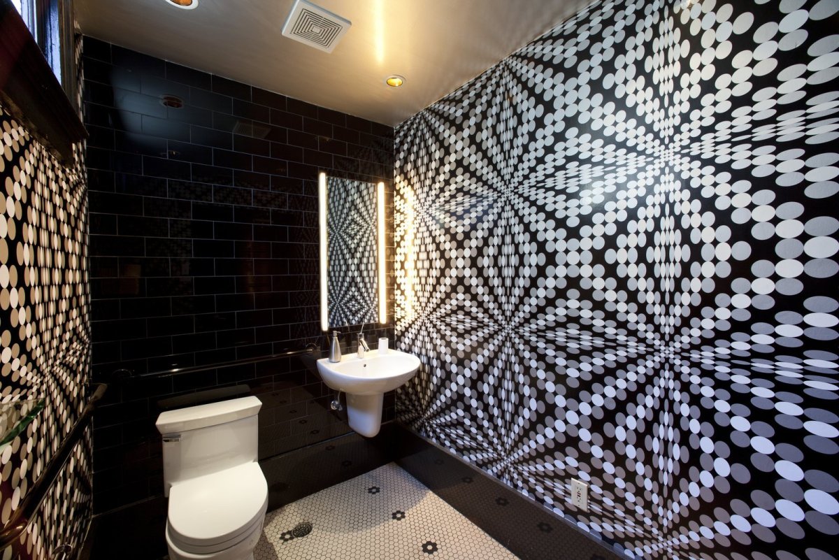 Ремонт в туалете обоями