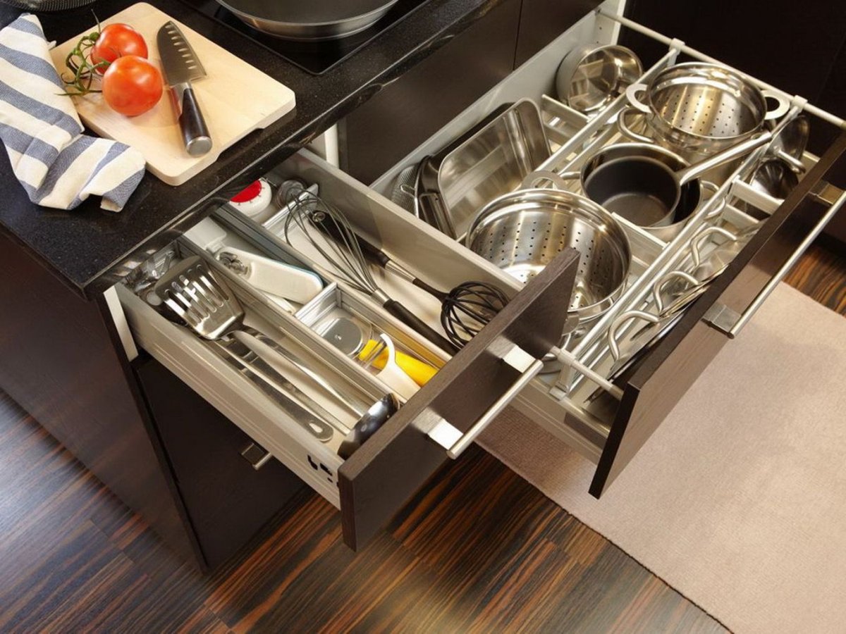 Органайзер для тарелок в выдвижной ящик