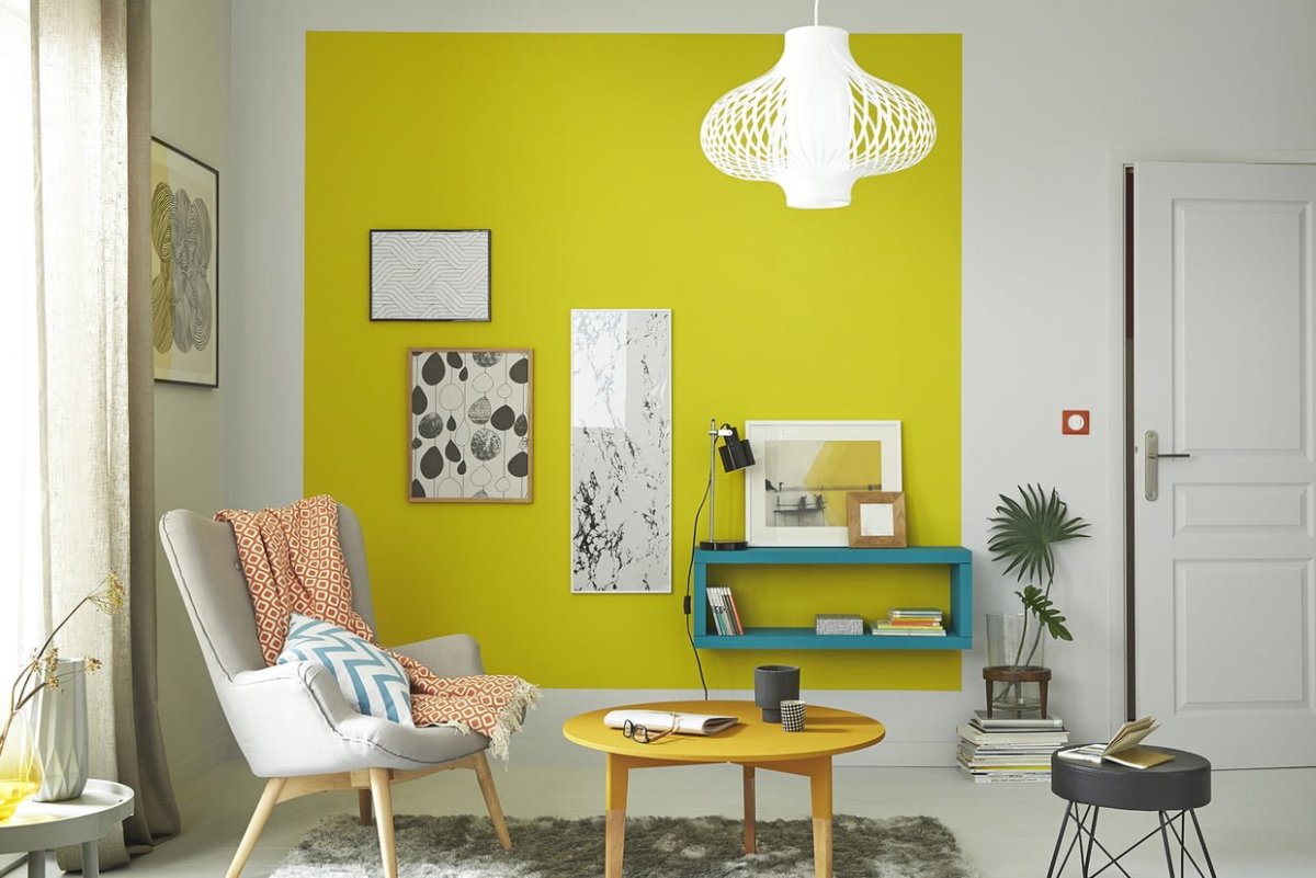 Яркие стены в интерьере