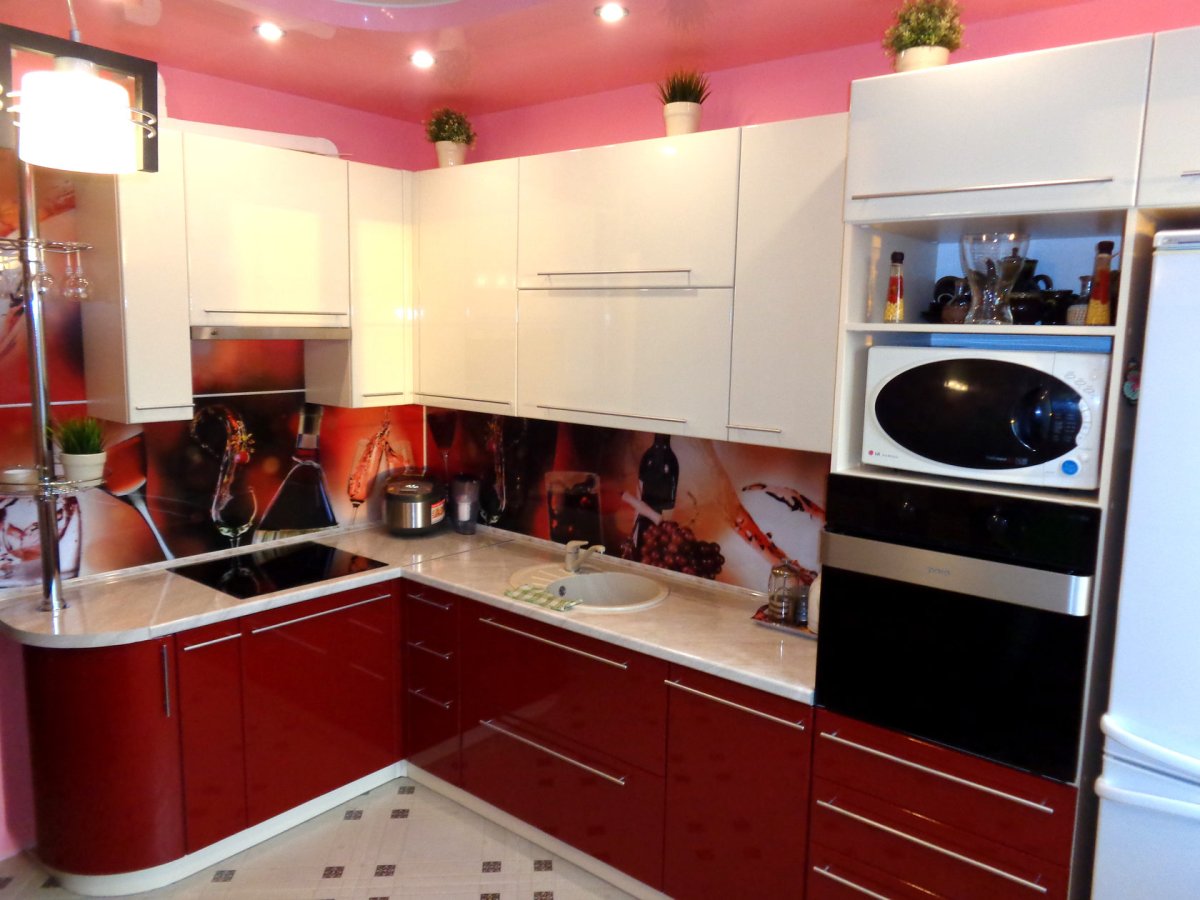 Готовые кухонные гарнитуры со встроенной техникой