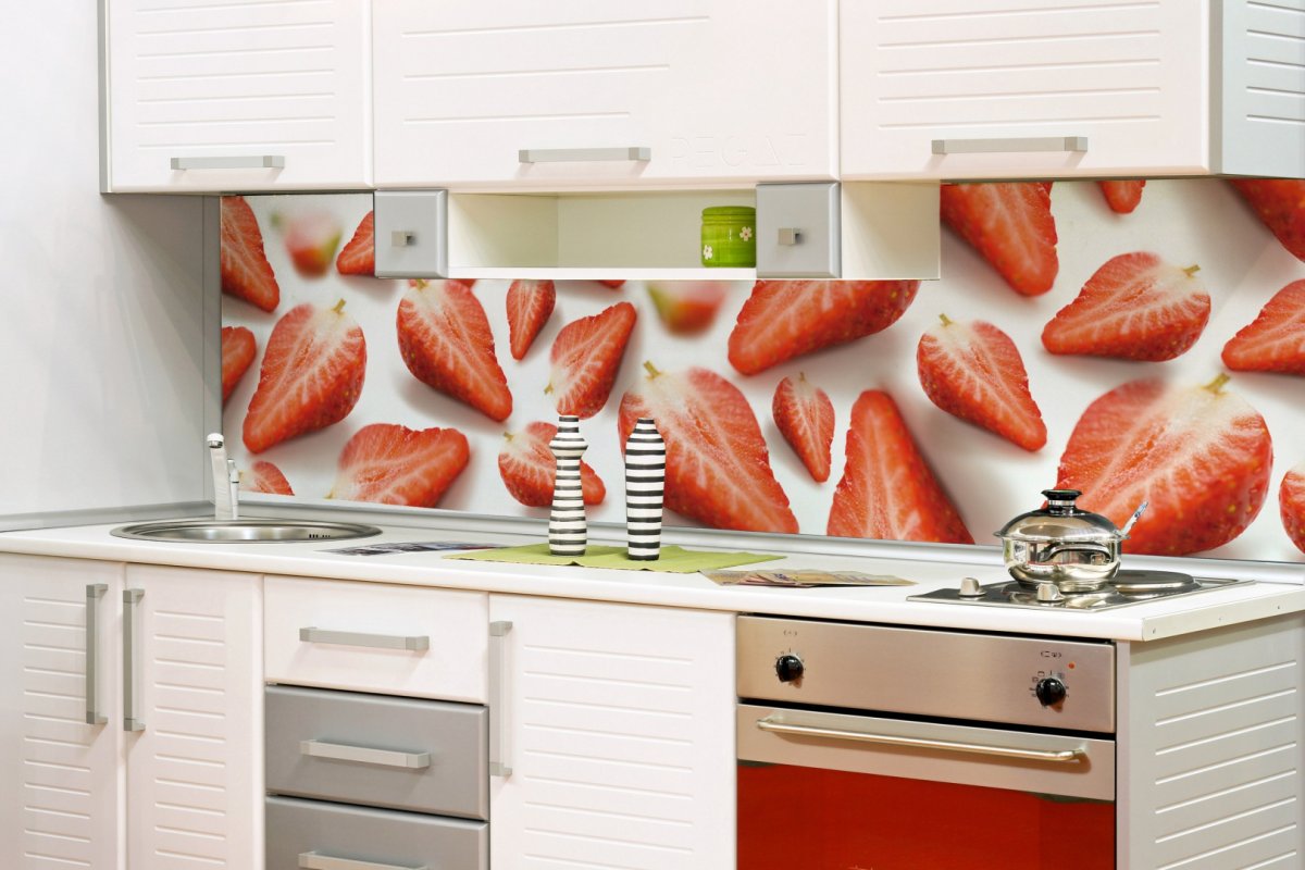 Фартук для кухни из стекла клубника