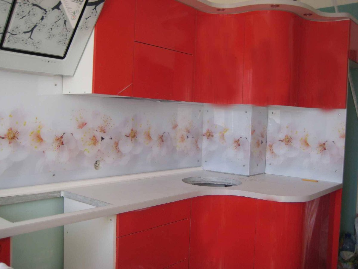 Стеклянные фальшпанели для кухни