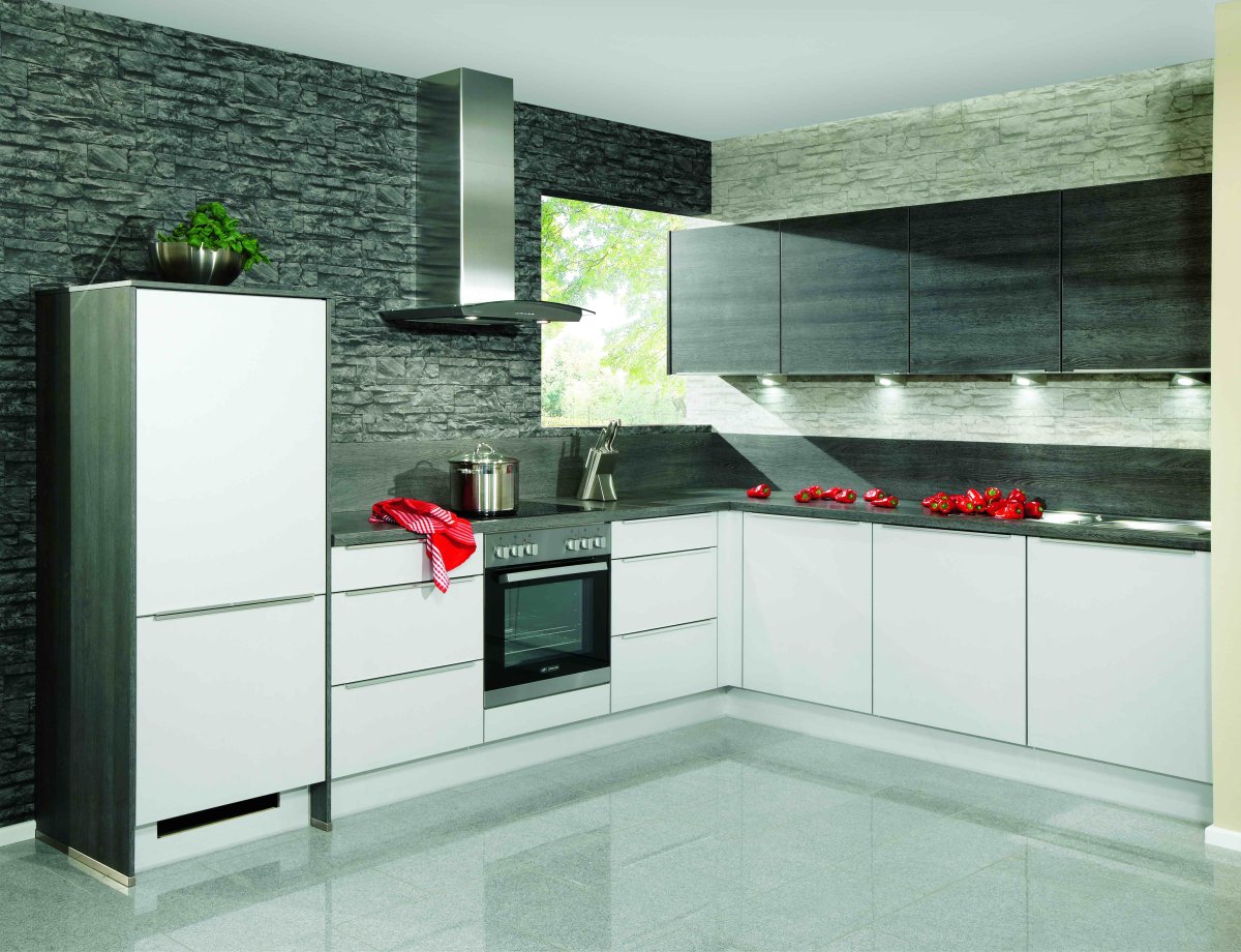 Кухня с горизонтальными ручками