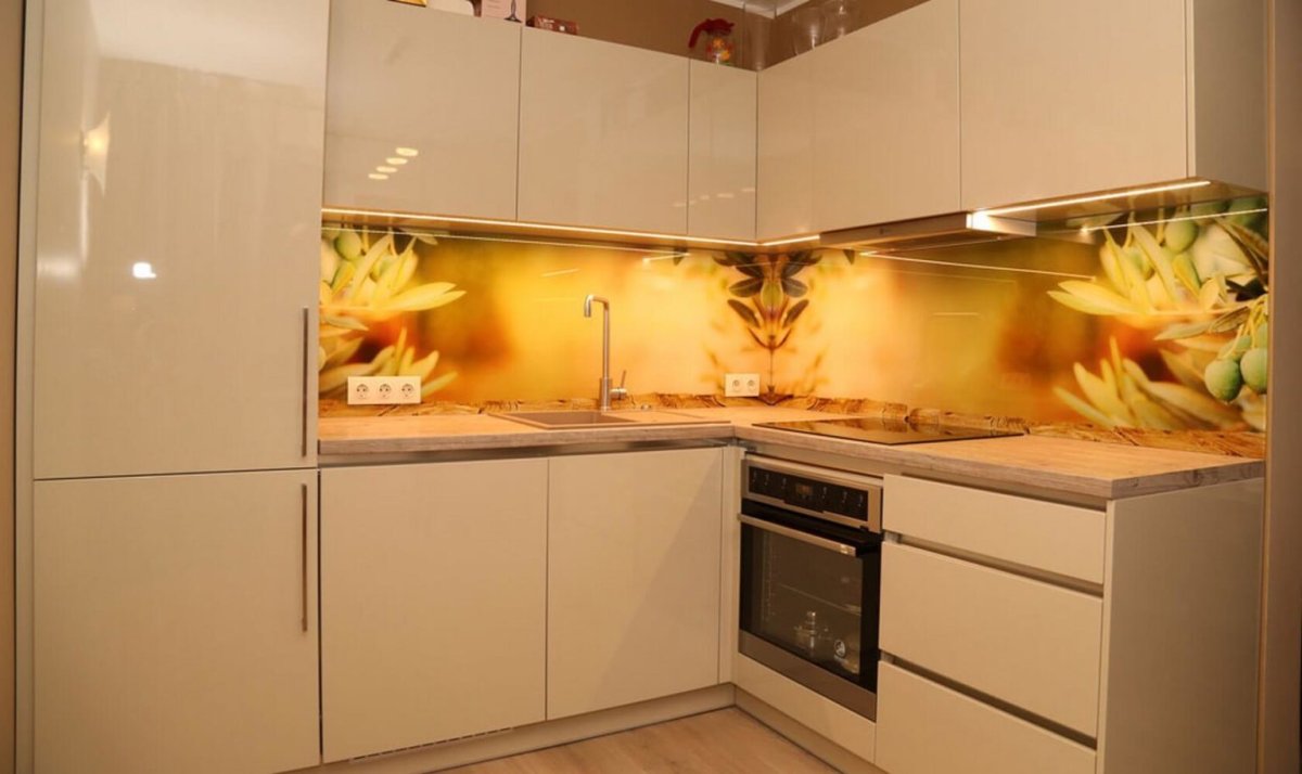 Огнеупорное стекло для кухни фартук