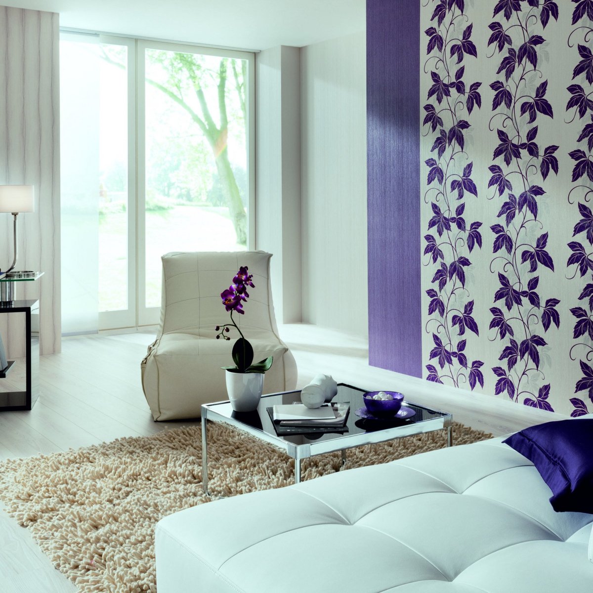 Сочетание цветных и однотонных обоев