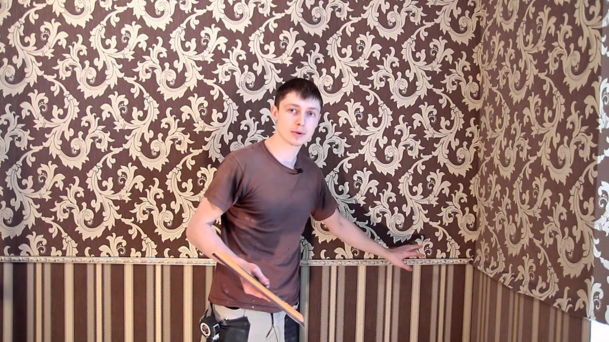 Стыки разных обоев на стене