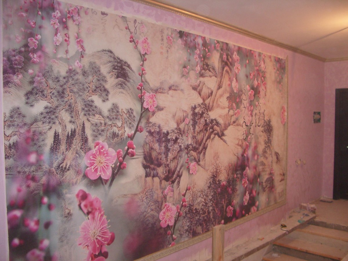 Оклеивание стен фотообоями