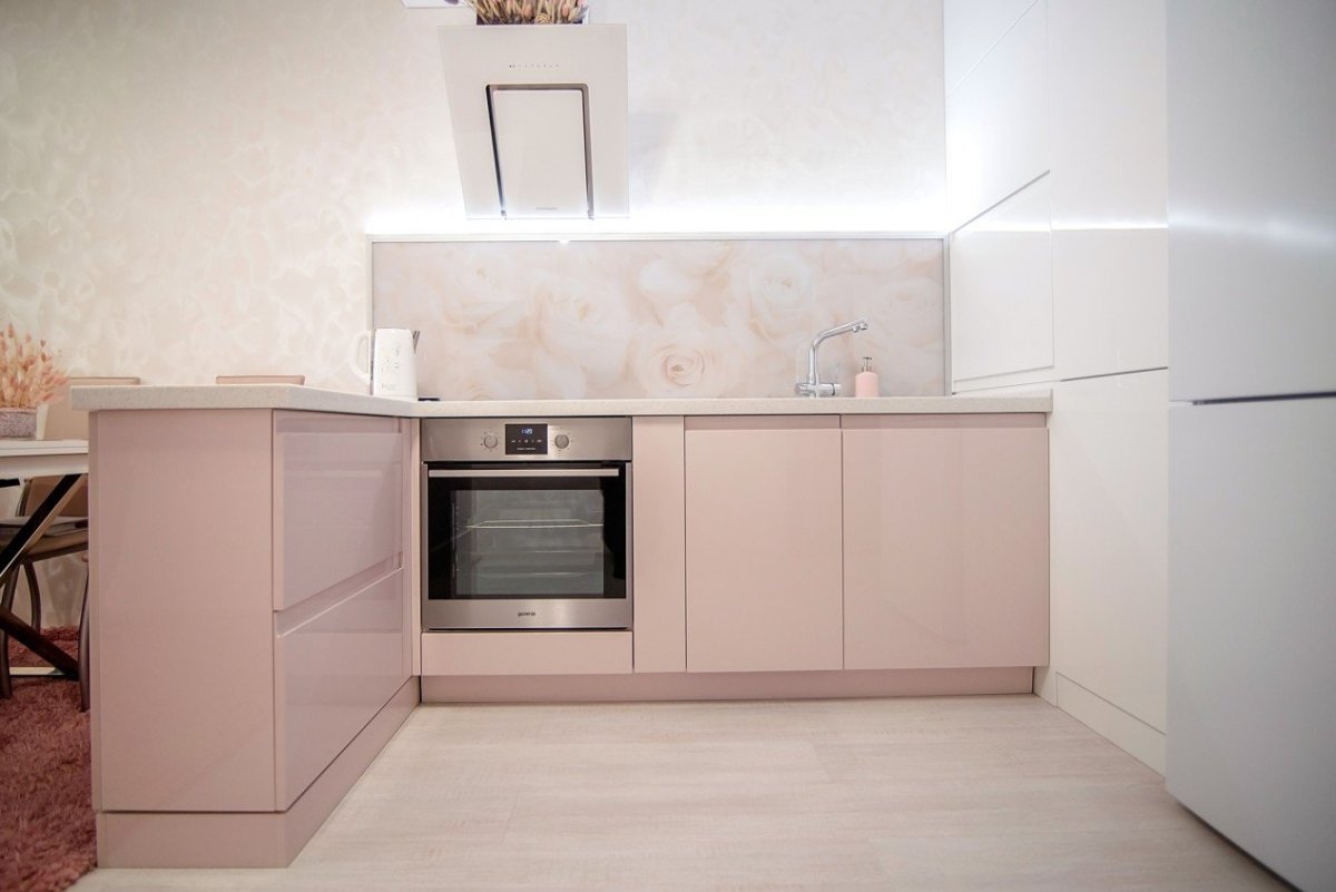 Кухонный гарнитур пудрового цвета