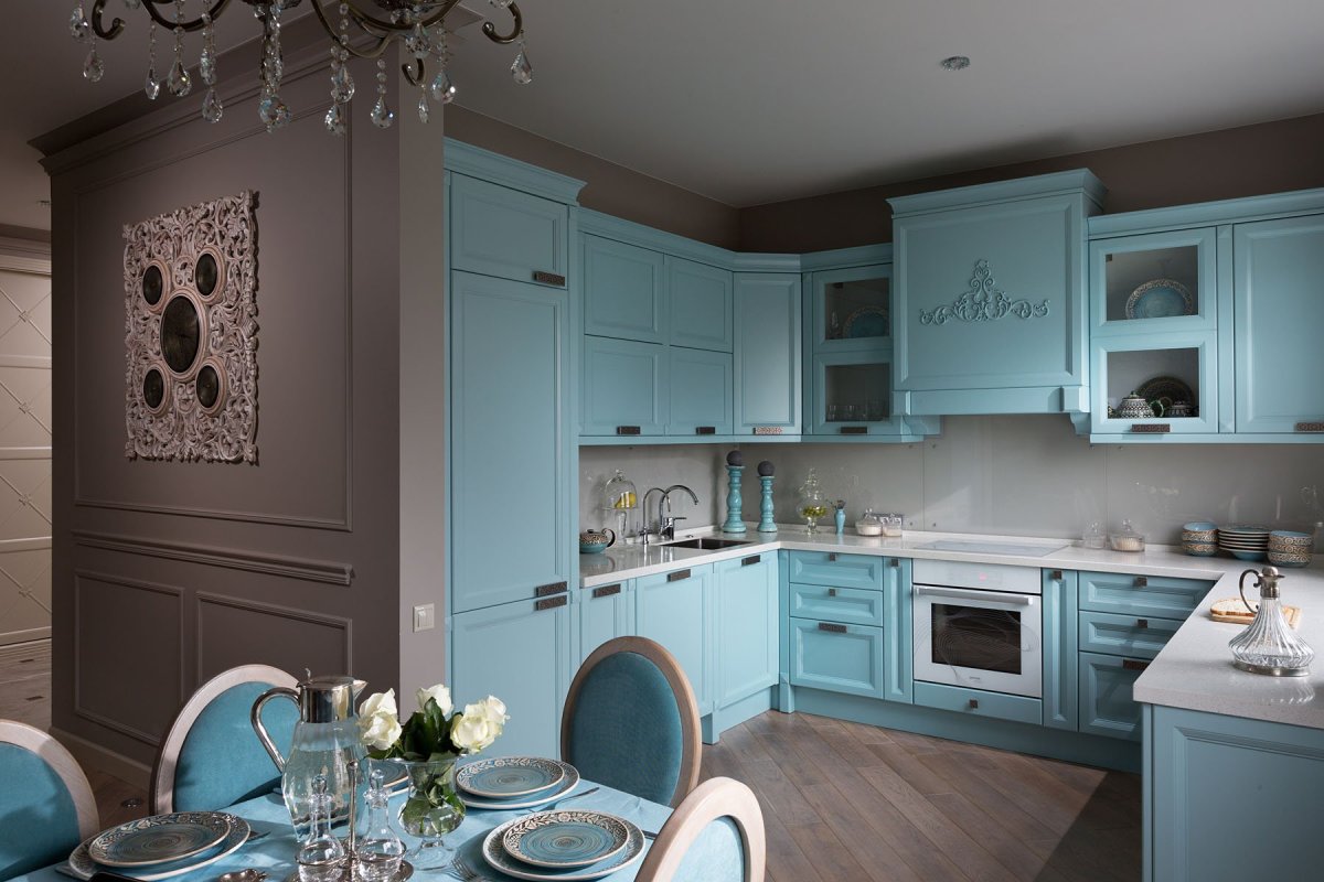 Бирюзовая кухня в классическом стиле