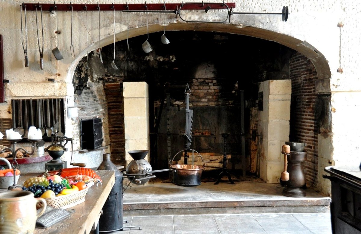 Средневековая кухня интерьер Франция
