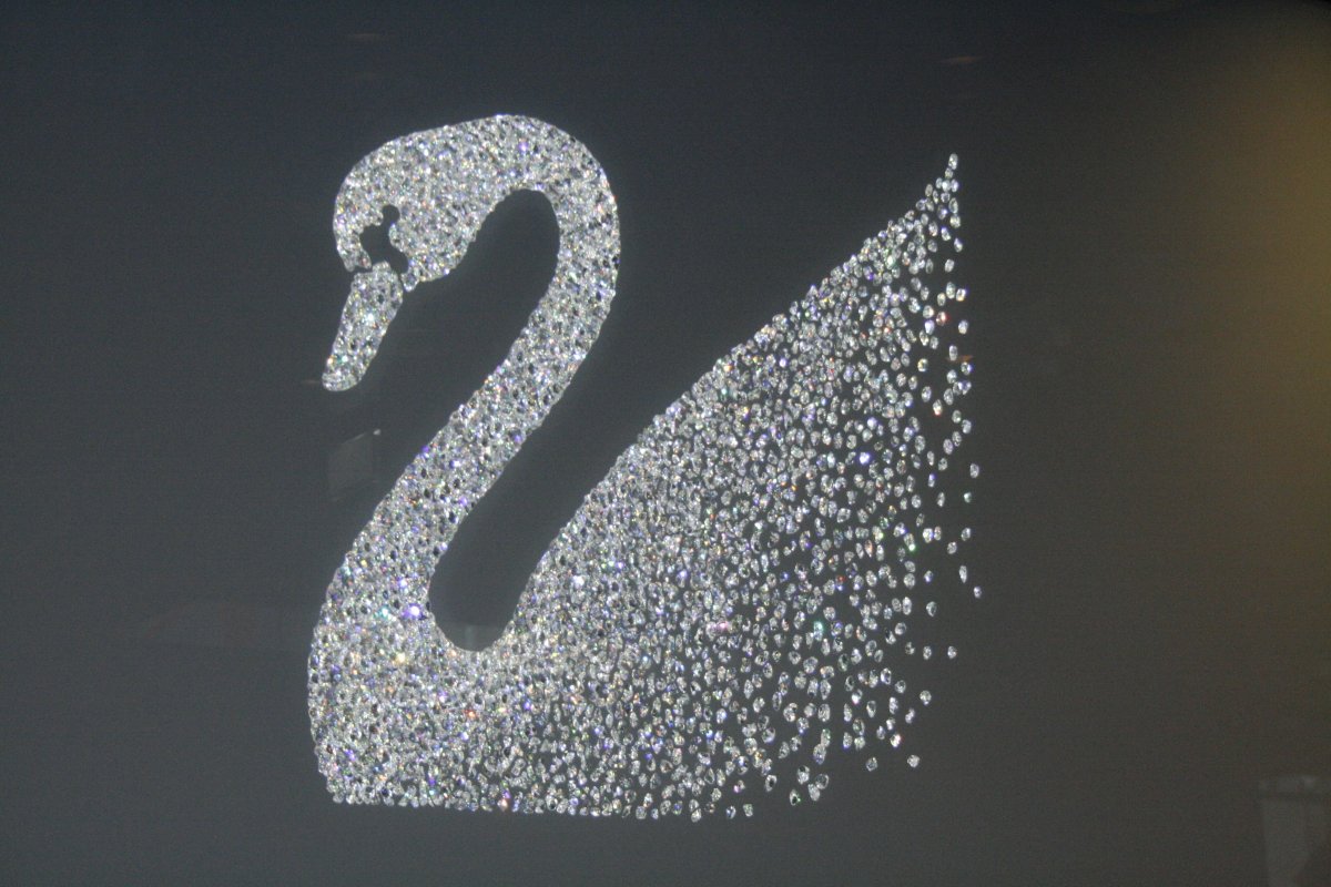 Стразы лебеди Сваровски