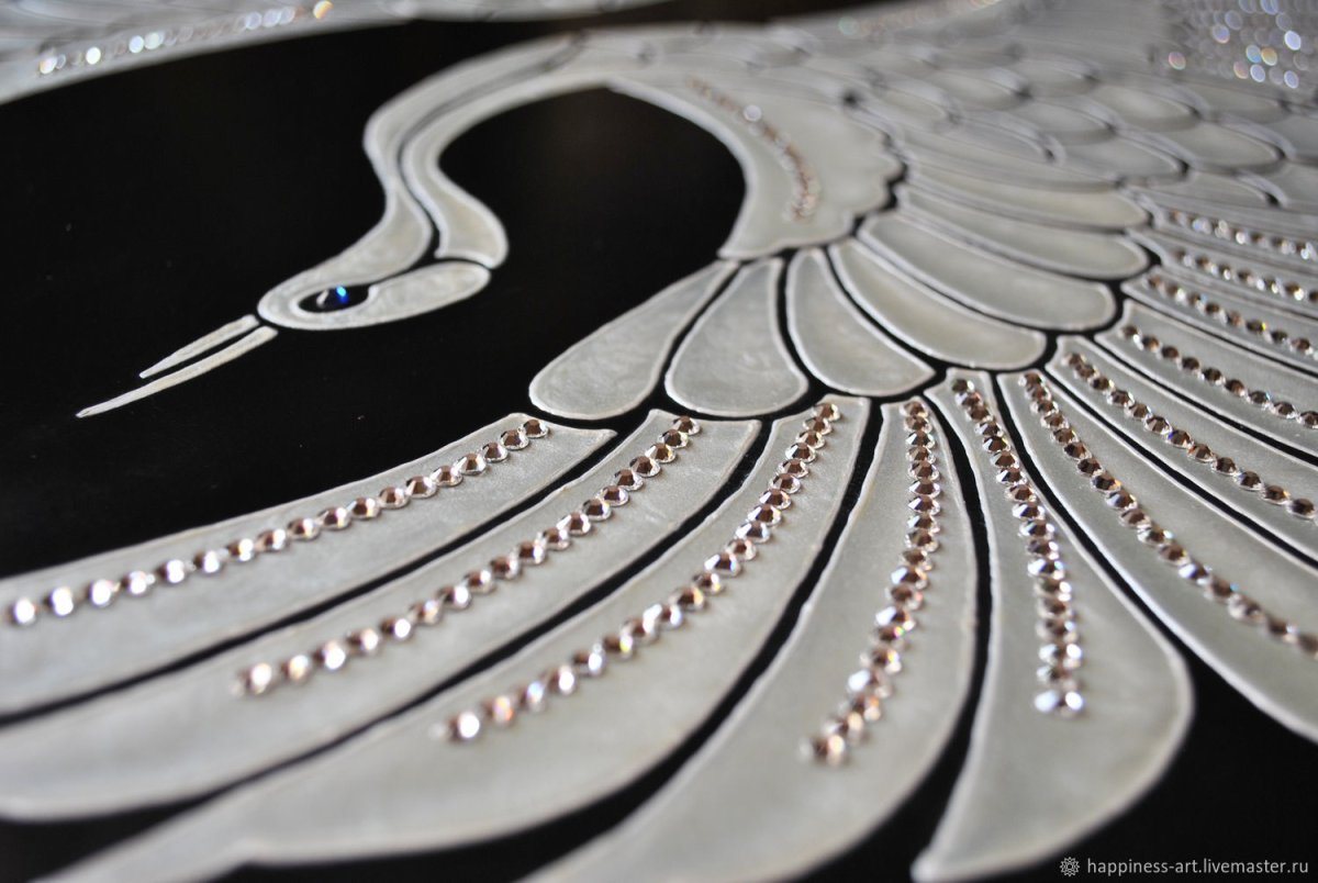 Декорирование стекла стразами Сваровски