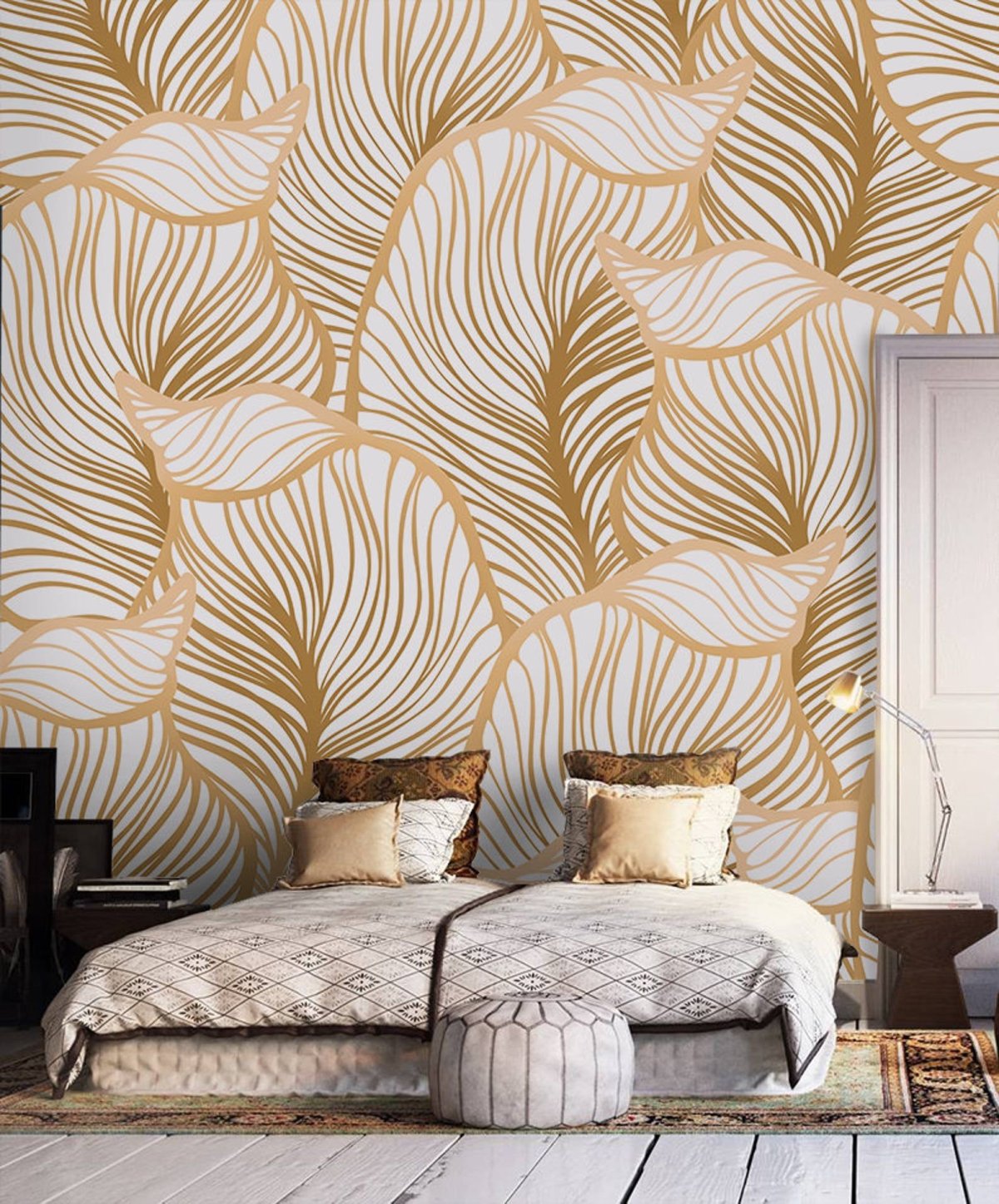 Золотые линии на стене