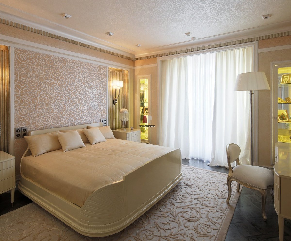 Спальня в бело золотых тонах