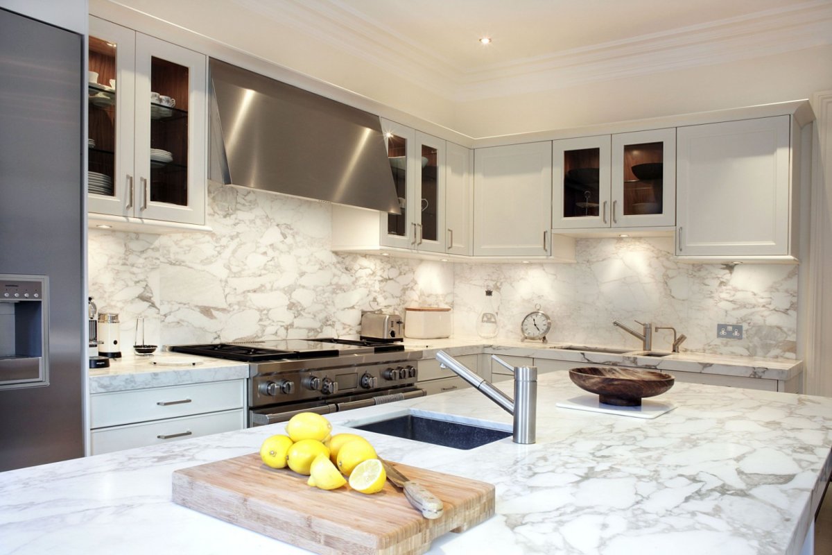 Calacatta Oro в интерьере кухни