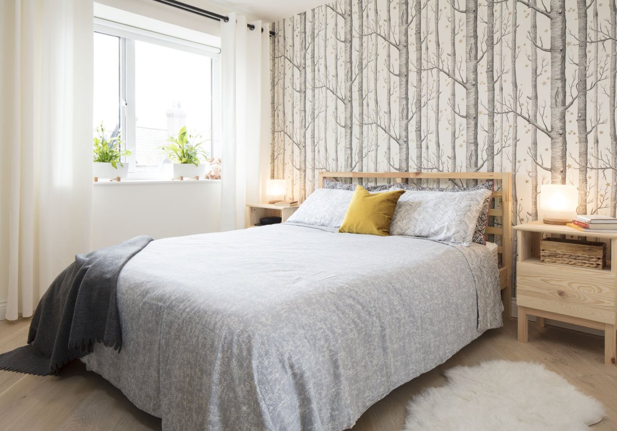 Стена за изголовьем в спальне