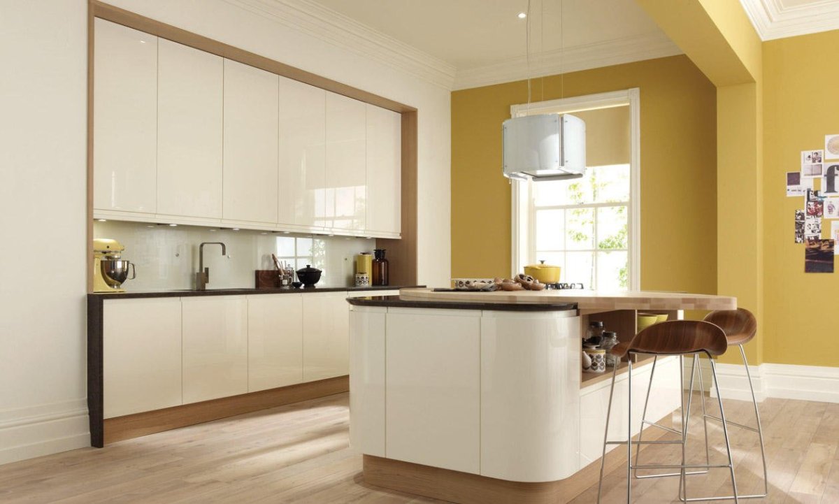 Кухня песочного цвета в интерьере