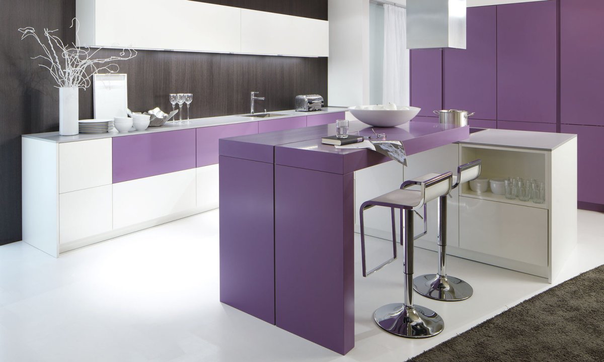 Кухня в сиреневых тонах